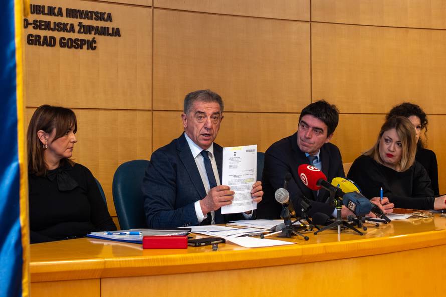 Gospić: Darko Milinović održao izvanrednu konferenciju za medije o tvornici za preradu litija