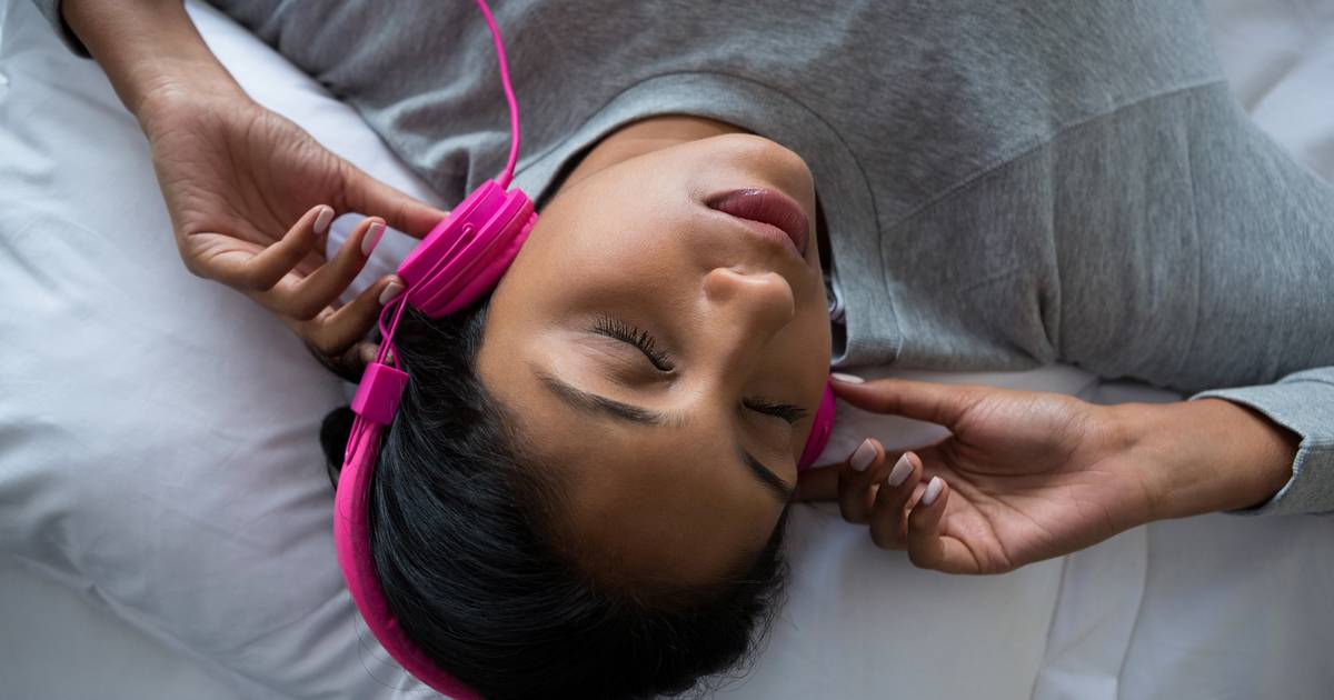 Tužna glazba – zašto tužna glazba uzdiže kao što vesela ne može? Zašto boli, a pruža tako dobar osjećaj… Tužna glazba – zašto tužna glazba uzdiže kao što vesela ne može? Zašto boli, a pruža tako dobar osjećaj…