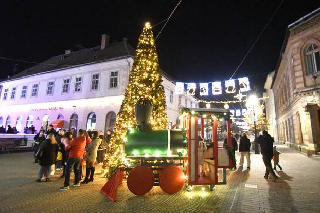 Bjelovar: Grad nikad ljepši u blagdanskom ruhu, a i advent je naraskošniji ikad