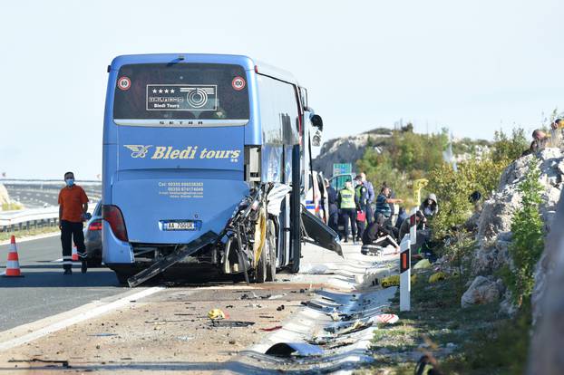 Kod odmorišta Jasenice na autocesti A1 autobus izletio s ceste