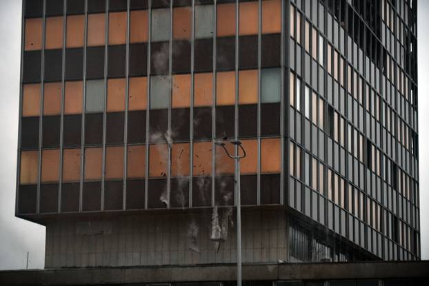 Zagreb: Nastavlja se gašenje Vjesnikovog nebodera, teška noć iza vatrogasaca