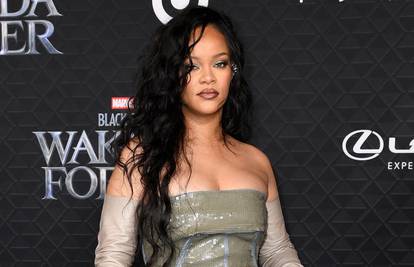 Rihanna želi na estetski zahvat: 'Znam da će mi ostati ožiljci...'