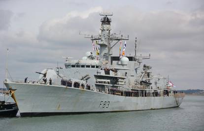 Presreli ruski ratni brod: "Ako treba, Britanija će se obraniti"