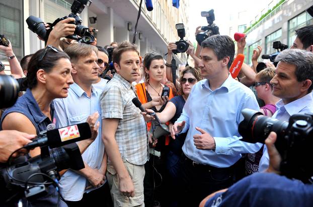 ARHIVA - 2010. Zagreb: Aktivisti za Varšavsku prosvjedovali pred sjedištem SDP-a 