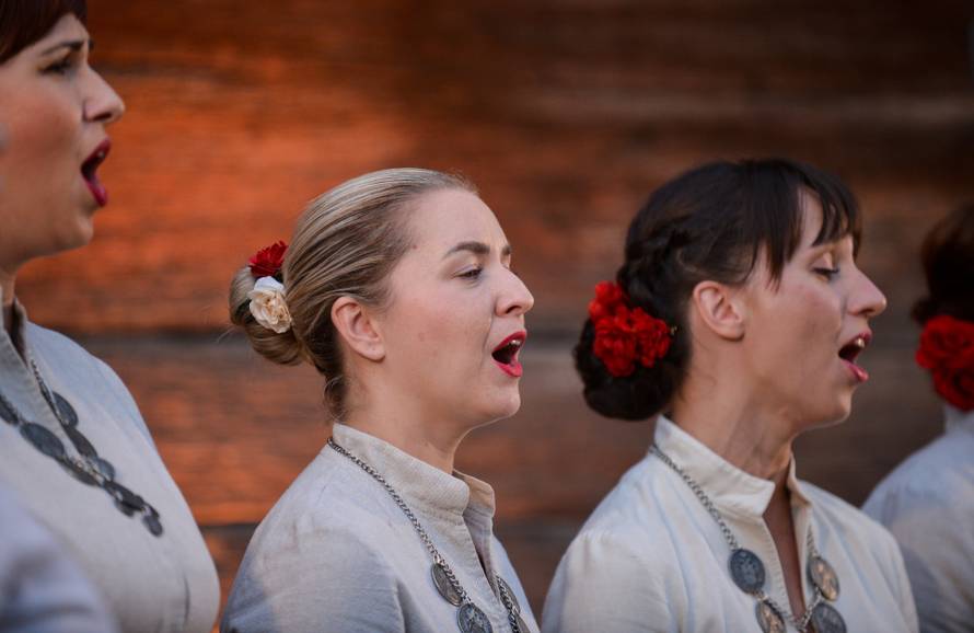 Zagreb: Vinski festival "Via Vino" i modna revija Zorana Mrvoša u Kuriji Modić-Bedeković