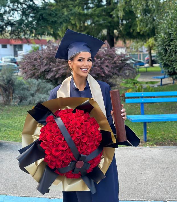 FOTO 'Mostarska Kardashianka' u haljini koja spaja Hrvatsku i BiH: 'Dvije nacije, jedna ljubav'
