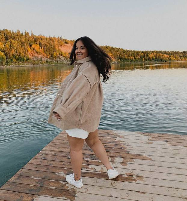 Plus-size influencerica ponosno pokazuje svoje obline: 'Tko se ne bi hvalio ovakvim grudima?'