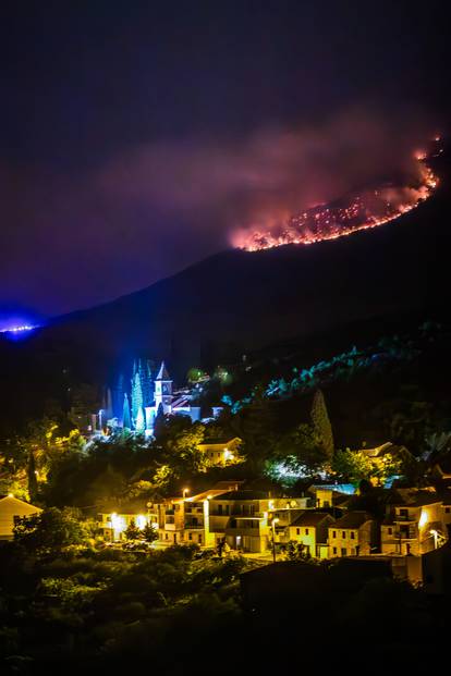 FOTO Strašna oluja na splitskom području! Munje izazvale više požara na padinama Mosora!