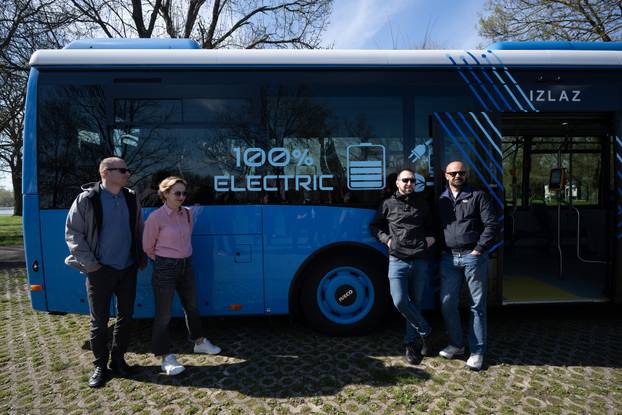 Zagreb: Tomislav Tomašević i suradnici predstavili prvi električni autobus namijenjen za javni prijevoz