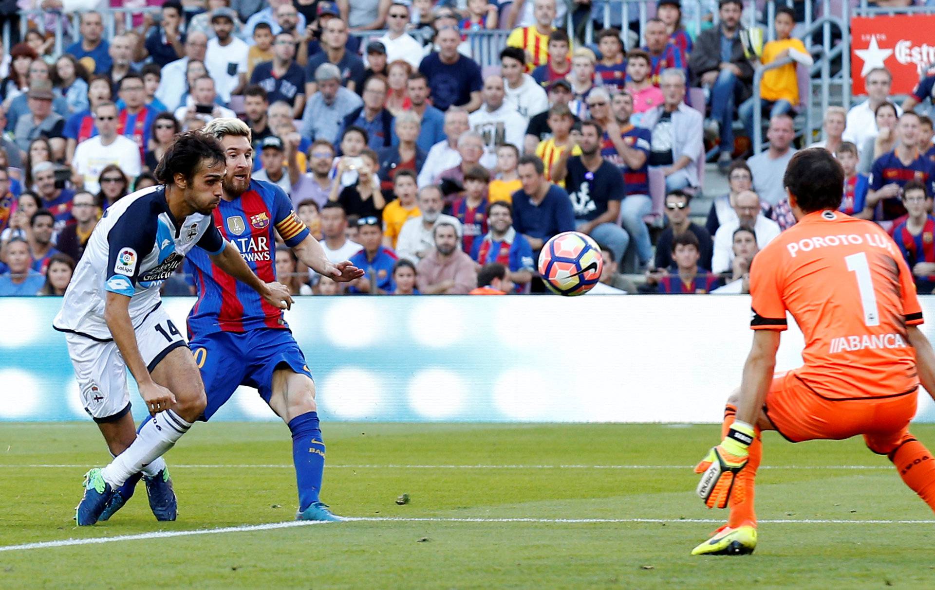 Football Soccer - Barcelona v Deportivo Coruna - Spanish La Liga Santander - Camp Nou stadium