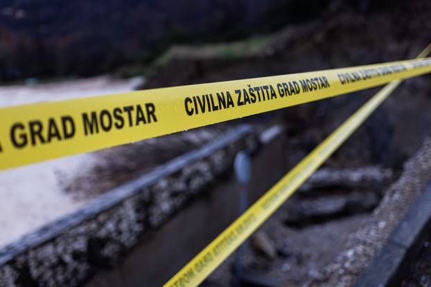 Zbog obilnih padalina na nekoliko lokacija kod Mostara došlo je do klizišta