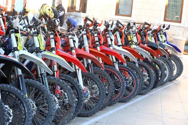 Primošten: Motociklisti?ka manifestacija Krka Enduro Raid privukla više od 500 natjecatelja iz cijele Europe 