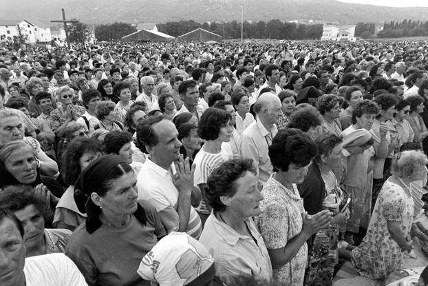 Brojni vjernici na obilježavanju 10. godišnjice ukazanja u Međurgorju, 25.6.1991.