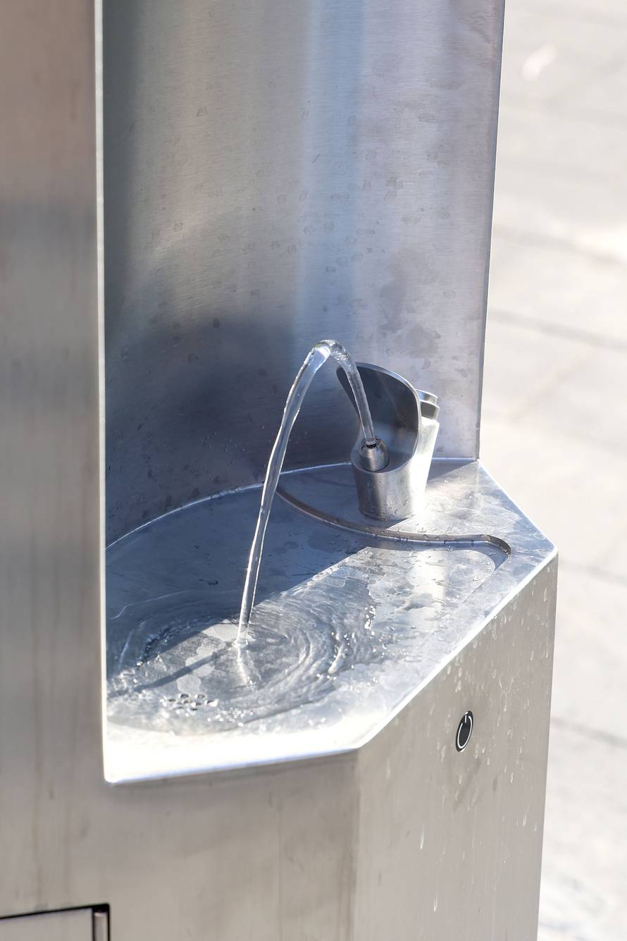 Zagreb: Na Kvaternikovom trgu postavljena javna česma