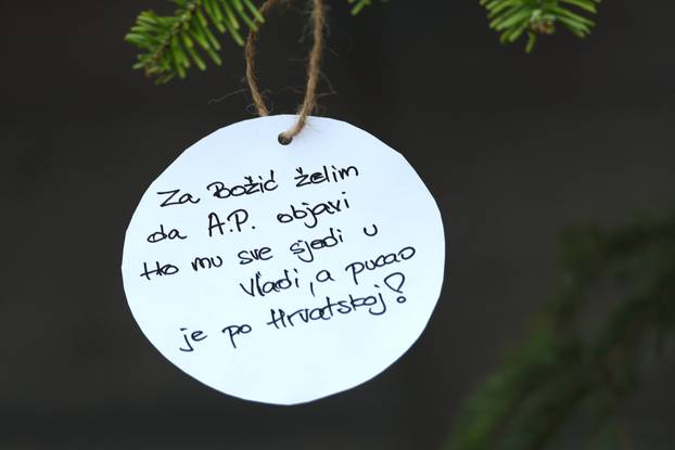 Zagreb: Nastavlja se "rat" kuglicama na Jelačićevom trgu