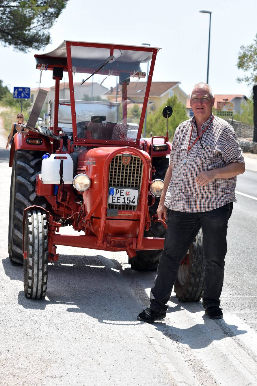 Nijemac (63) na ljetovanje u Hrvatsku putovao traktorom