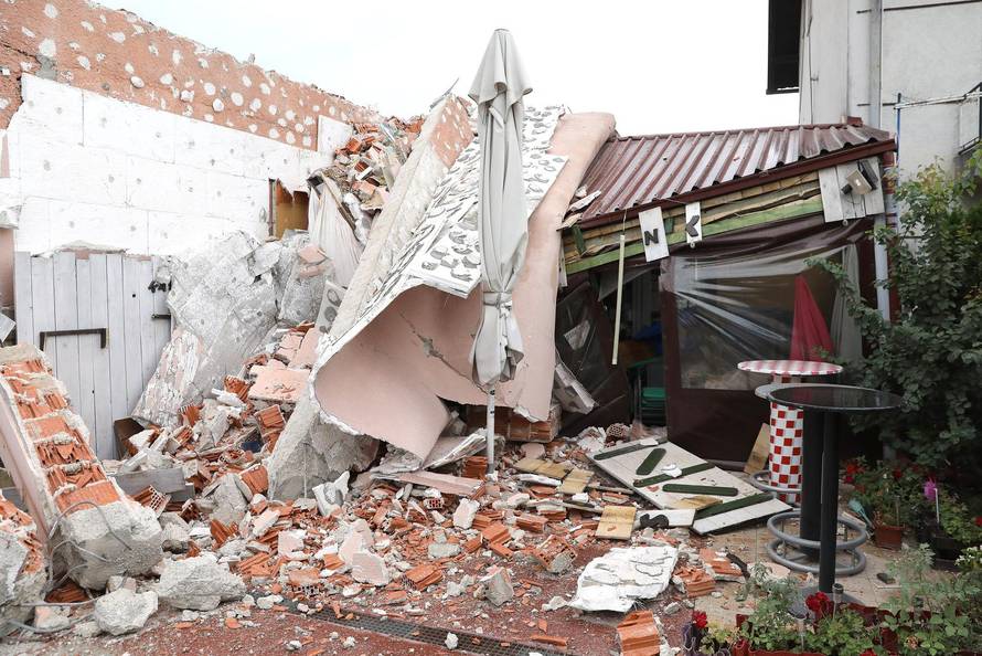 Zagreb: Na pečenjaru u Dubravi pao zid sa susjedne zgrade