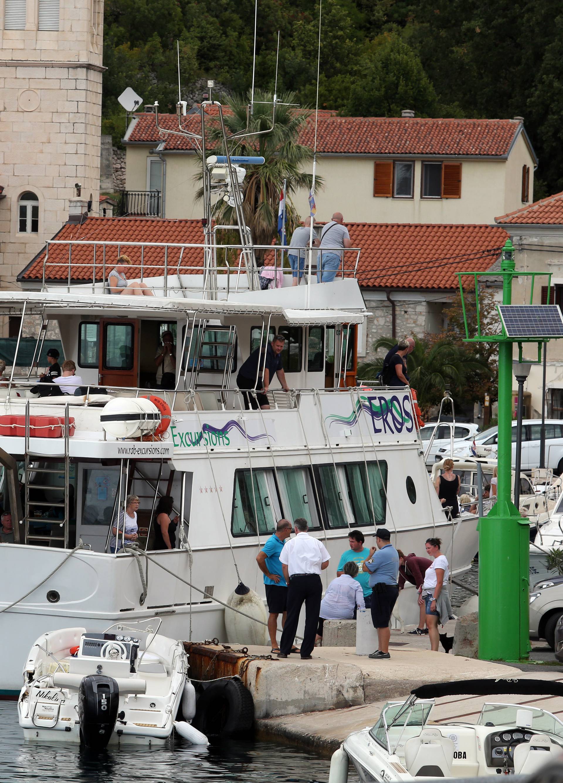 Jablanac: OÄevid u luci nakon sudara turistickog broda i glisera