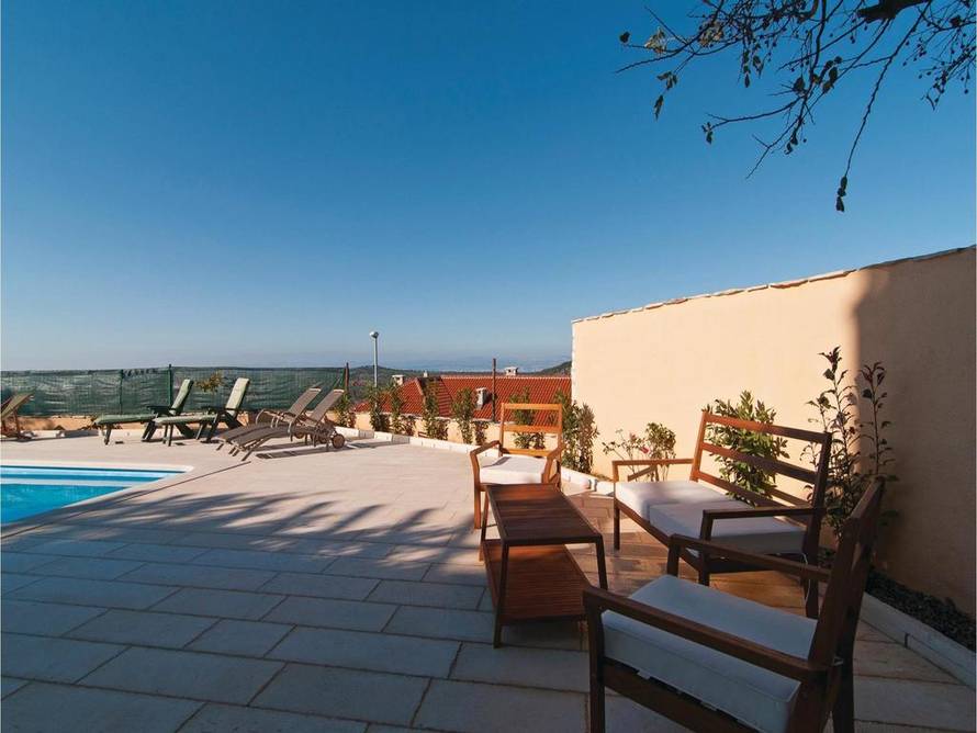 Rent-a-pašnjak: Ovako izgleda vila Lovre Kuščevića na Braču