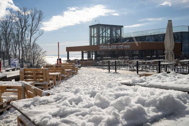 Zagreb: Snijeg zabijelio Medvednicu