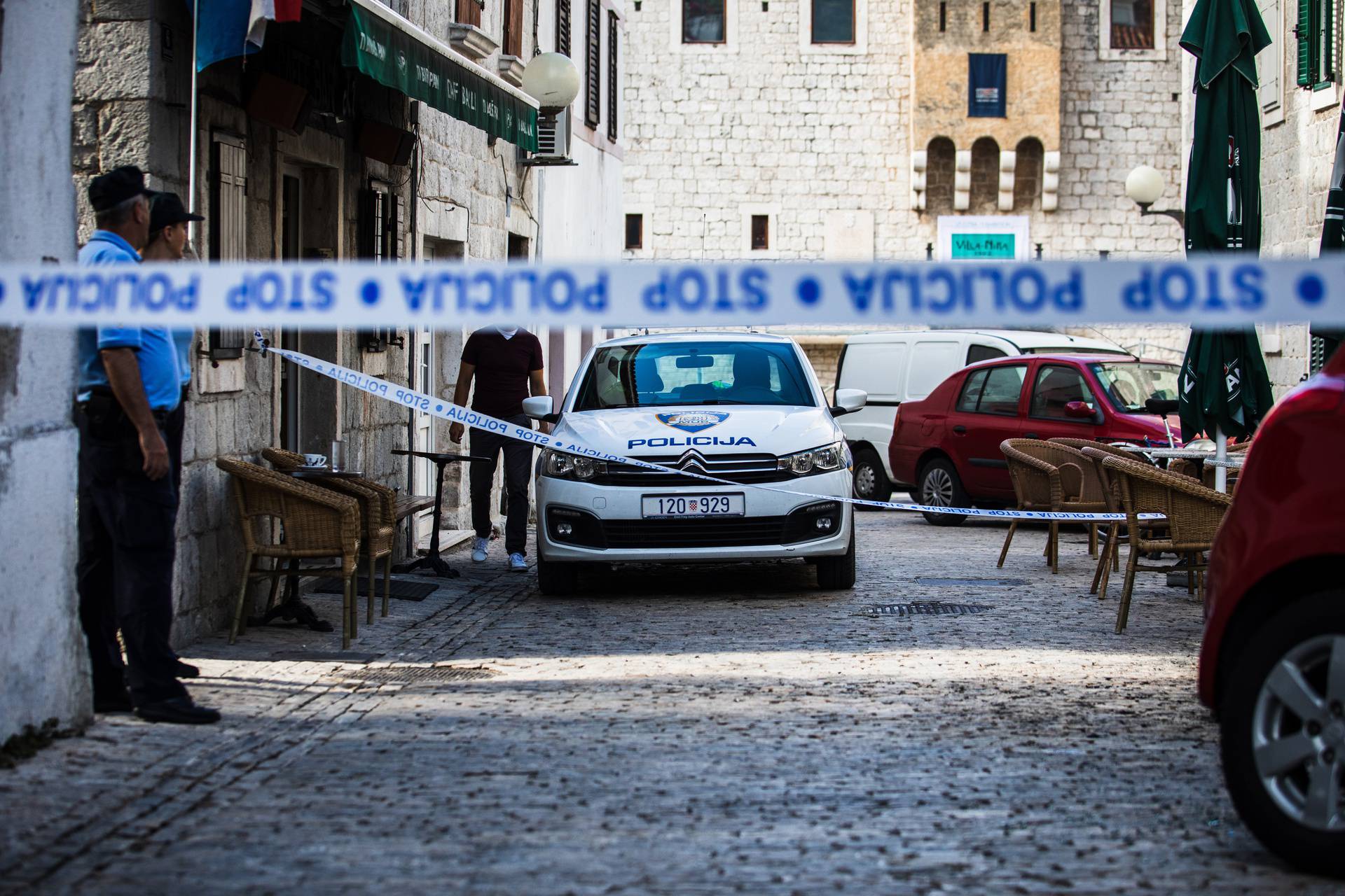 Kaštel Lukišić: Tijekom noći u potpunosti izgorio automobil