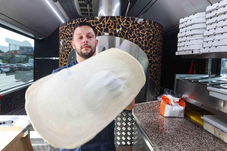 Putujući pizza-bus radi pizze iz krušne peći: 'Želimo predstaviti pizzu diljem Hrvatske'