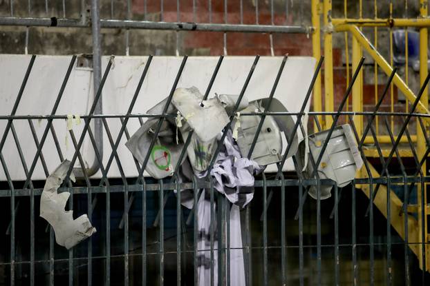 Split: Razbijene stolice nakon sukoba Torcide i policije 