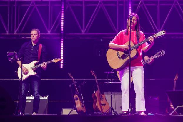 Zagreb: U Areni Zagreb održan koncert "Progledaj srcem"
