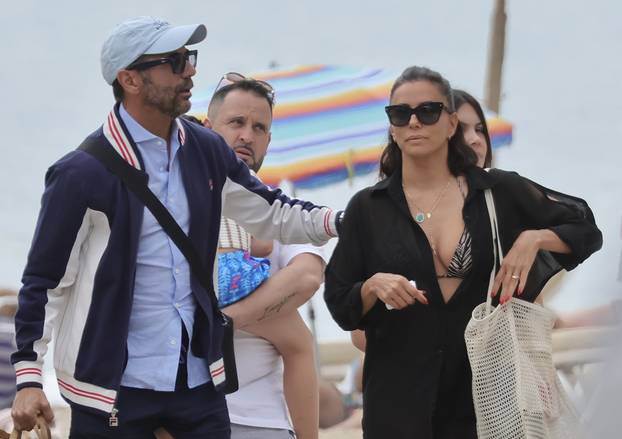 *PREMIUM-EXCLUSIVE* MUST CALL FOR PRICING BEFORE USAGE - Eva Longoria packs on the PDA with hubby Jose Baston in Marbella.