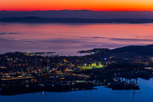 Bajkoviti zalazak sunca iznad Kozjaka