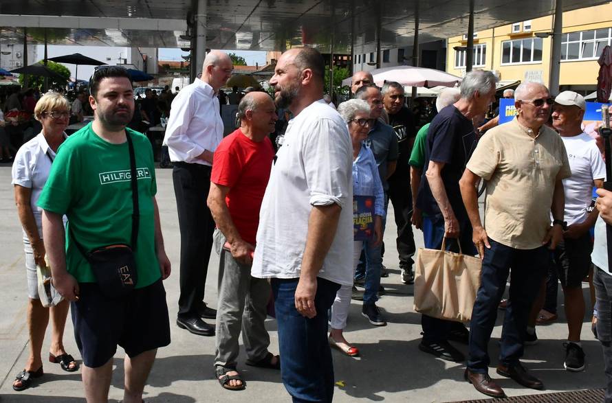 Slavonski Brod: Konferencija za medije u povodu zajedničke kampanje SDP-a i Možemo!  