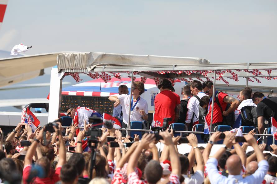 GraÄani Velike Gorice prvi pozdravili Vatrene nakon osvojenog svjetskog srebra