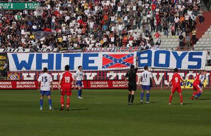 Torcida ponovno istaknula transparent "White Boys"