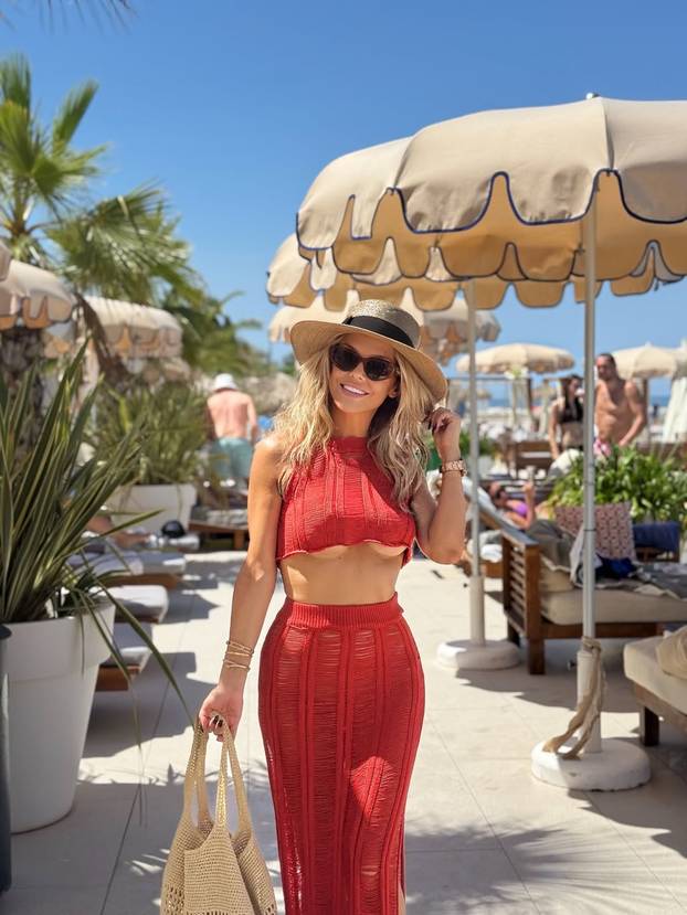 FOTO Iza naših poznatih dama još je jedna golišava godina: Prisjetimo se najvrelijih izdanja