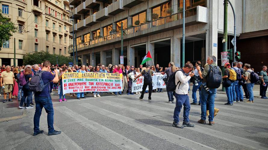 Grčki radnici ponovo štrajkaju: Željeznički promet zaustavljen, brodovi su ostali u lukama