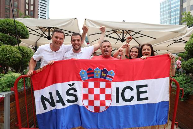 SP 2026 Philadelphia: Navijači se okupljaju prije razvijanja hrvatske zastave uoči utakmice s Ganom