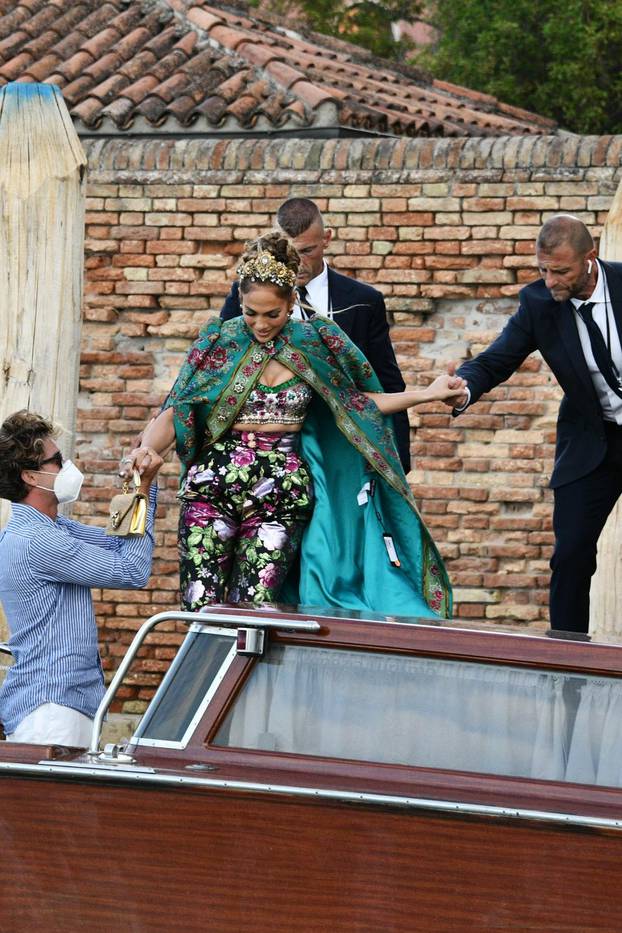 Venice, Dolce & Gabbana event - Jennifer Lopez leaves the Hotel San Clemente and arrives at the fashion show in Piazza San Marco