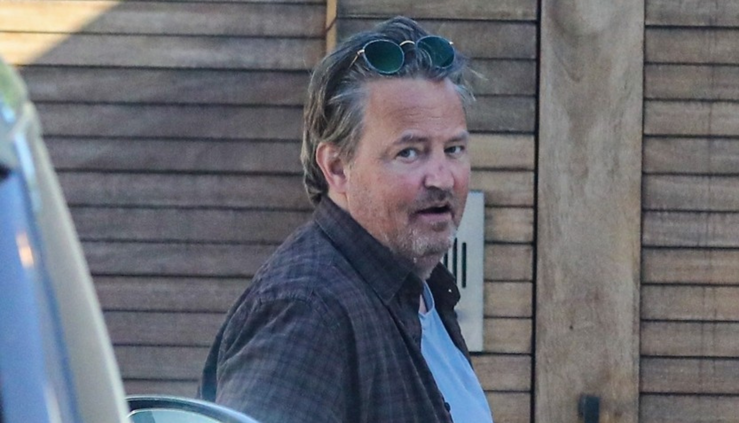 Matthew Perry nekad je bio omiljeno lice TV ekrana, a danas izgleda neprepoznatljivo