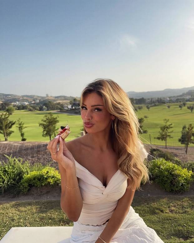 FOTO Ovo su najljepše žene i djevojke nogometaša u 2024.