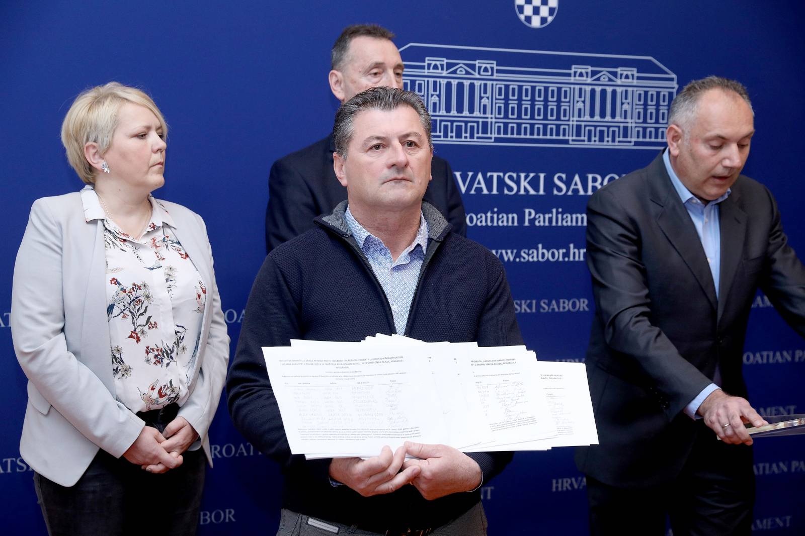Zagreb: Most NL o netransparentnosti u donoÅ¡enju odluke o azilu u Petrinji