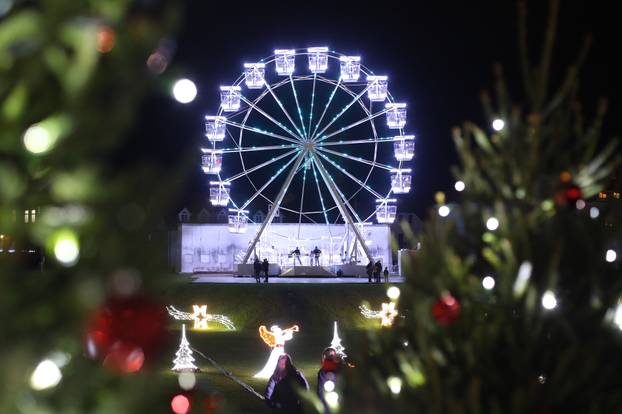 Karlovac: Sve?ano otvoren Advent