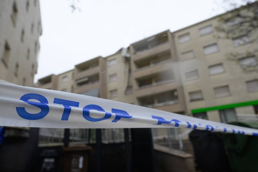 Zagreb: Olujno nevrijeme oštetilo krov zgrade na Horvaćanskoj cesti na Vrbanima