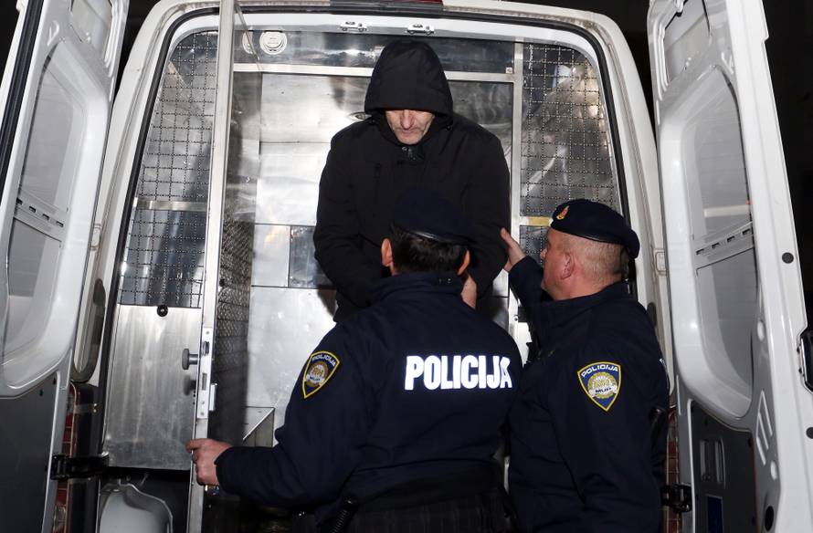 Tri lica Leona: Masnice ispod oba oka, divljao je i u bolnici