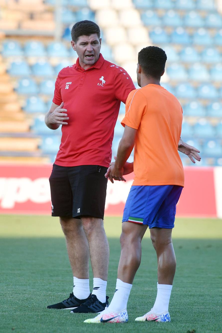 Stevan Gerrard trener Al Ettifaqa na zagrijavanju uoči prijateljske utakmice sa NK Varaždin 