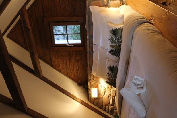 FOTO Ova kuća blizu Zagreba pravi je raj - filmove možete gledati iz bačve za kupanje!