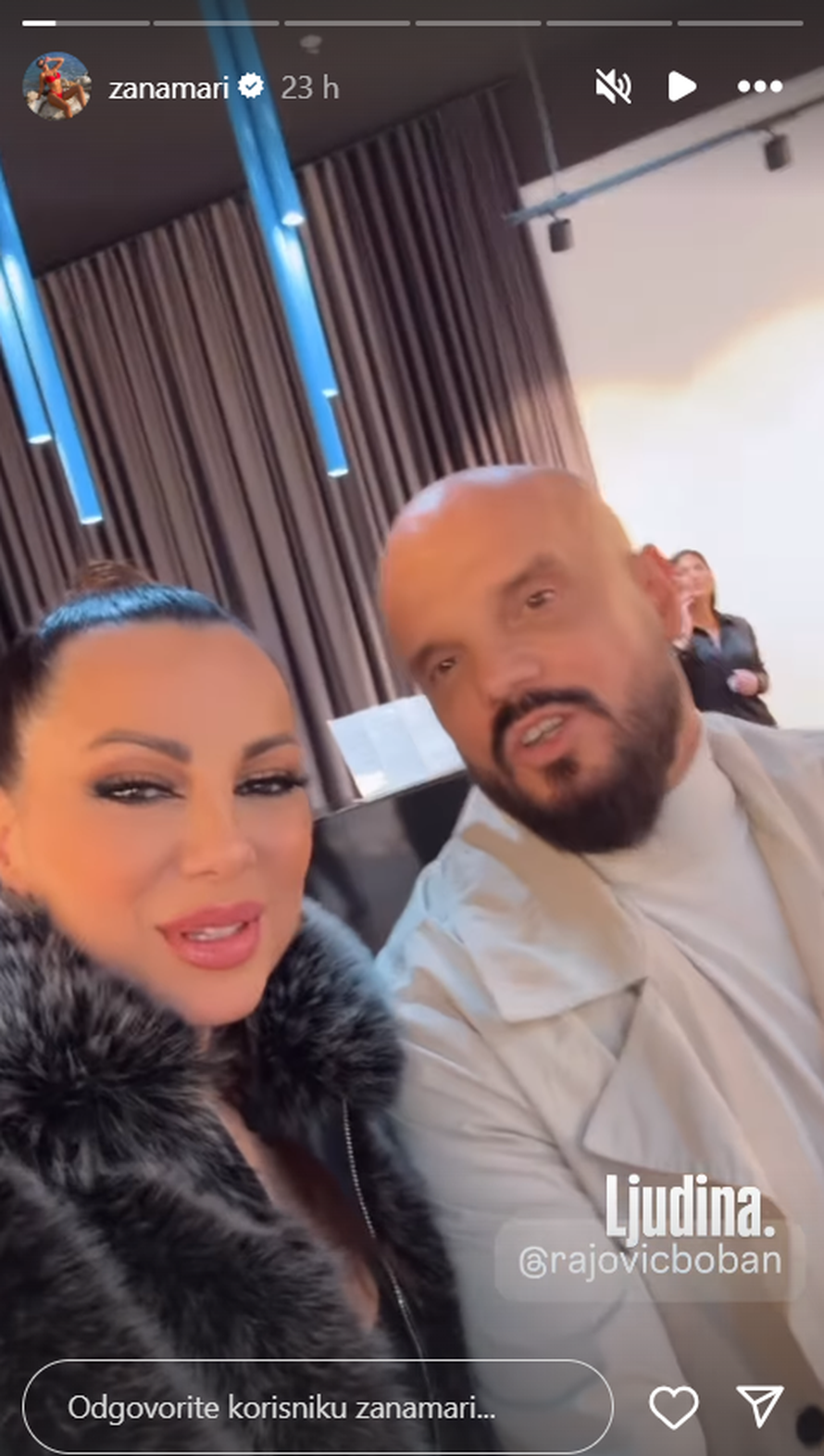 Žanamari pozirala u zagrljaju poznatog crnogorskog pjevača