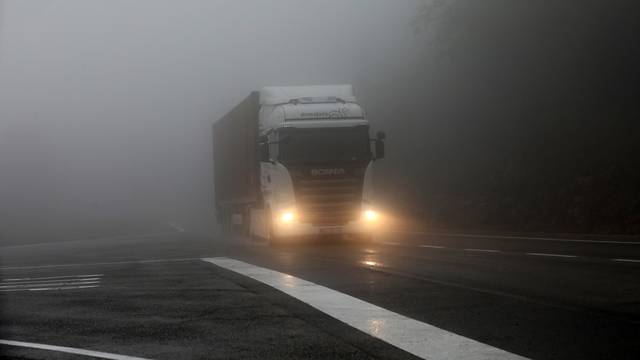 Magla na cestama Gorskog kotara