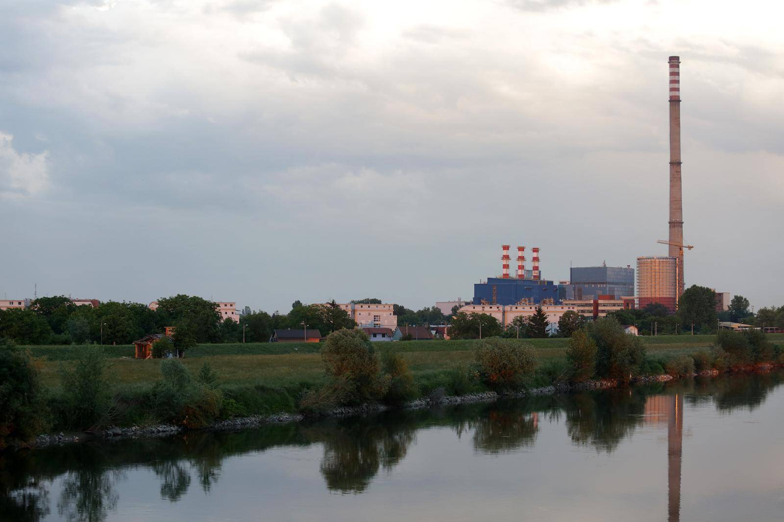 Stresla ga je struja? Preminuo je radnik u toplani na Borovju