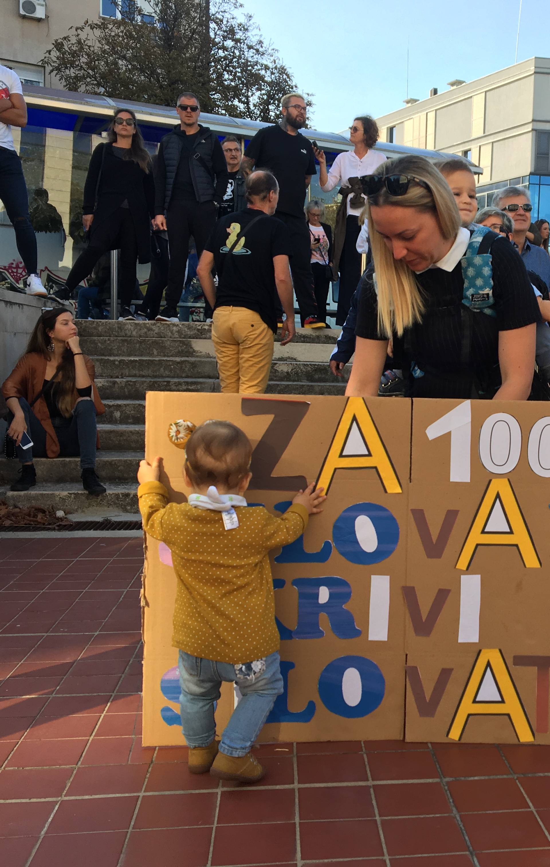 Prosvjedi u Hrvatskoj: 'Tu smo jer vas pravosuđe nije zaštitilo'