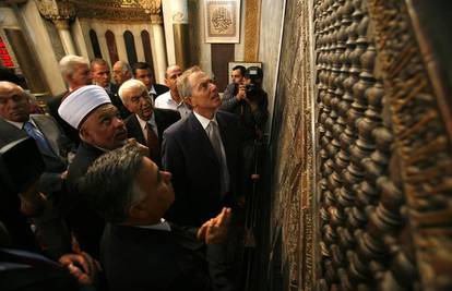 Tonyju Blairu Palestinac u džamiji vikao da je terorist